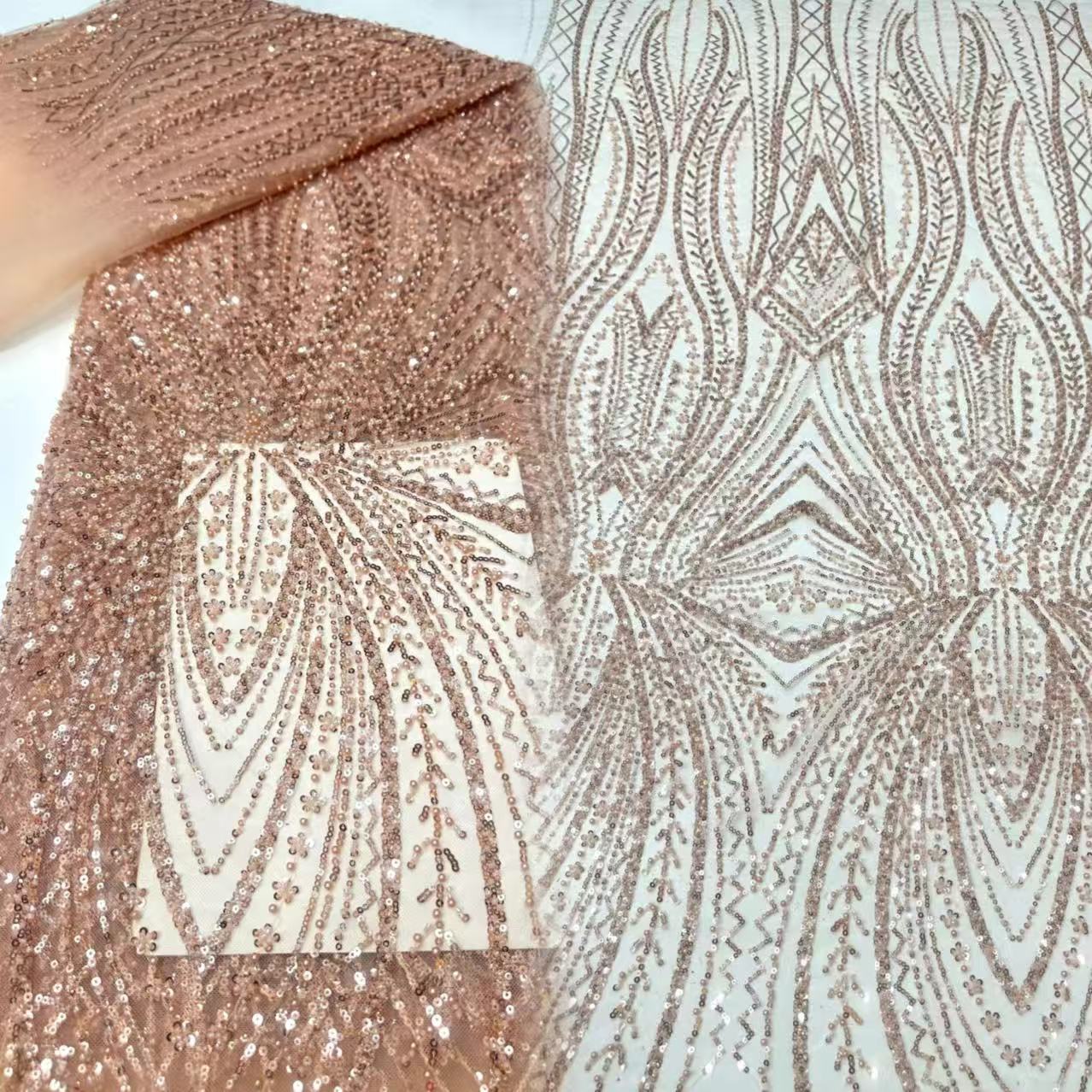 Glitter Tablecloth - Afrikaanse kantstof met pailletten, kralenborduurwerk, bruidegom